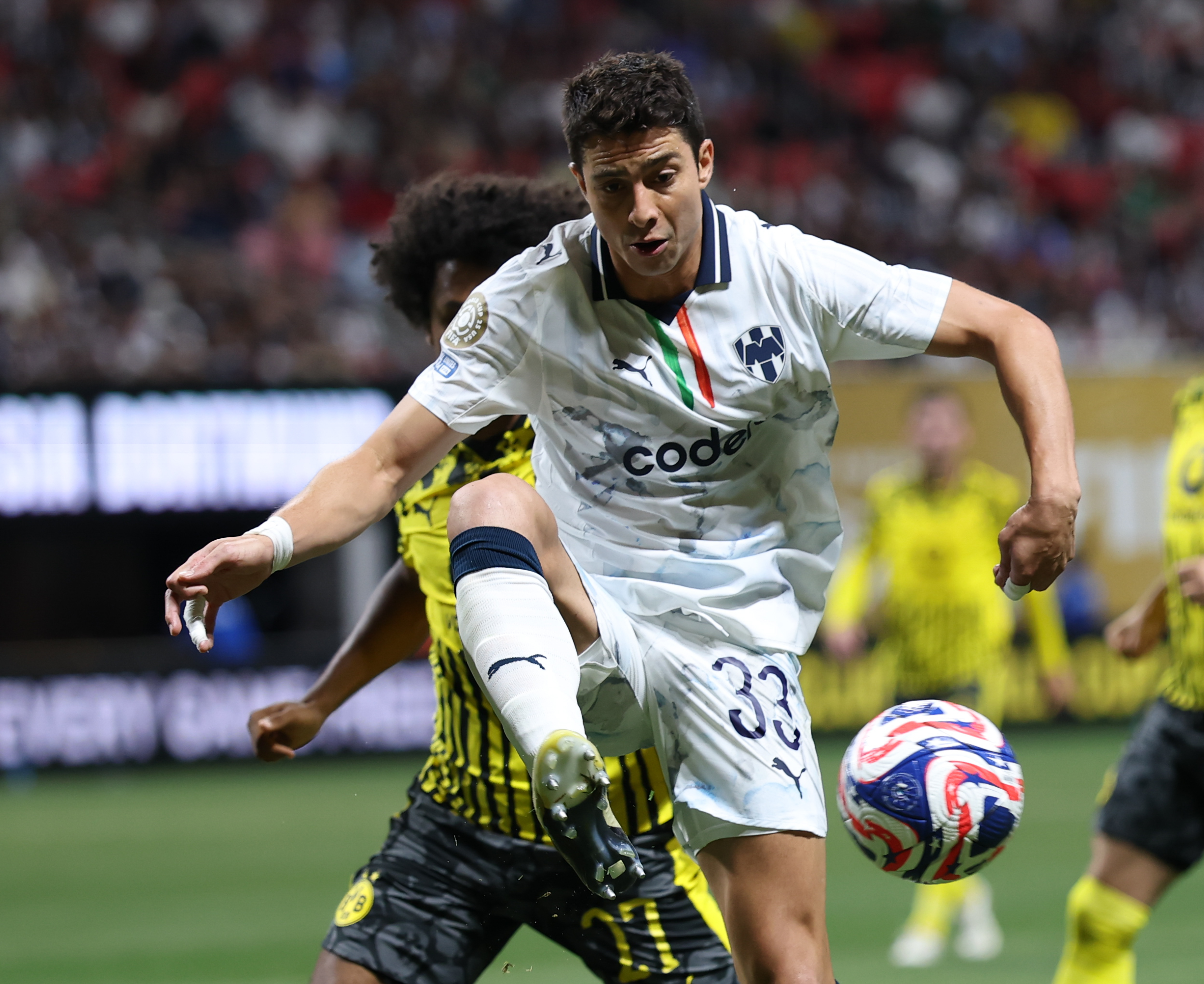 英雄联盟比赛-包含转会期体能课后，多特蒙德刷新队史纪录备战足总杯，震撼外界，年轻球员得到机会的词条